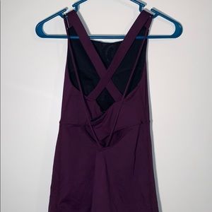 Gap fit workout shirt with built in bra